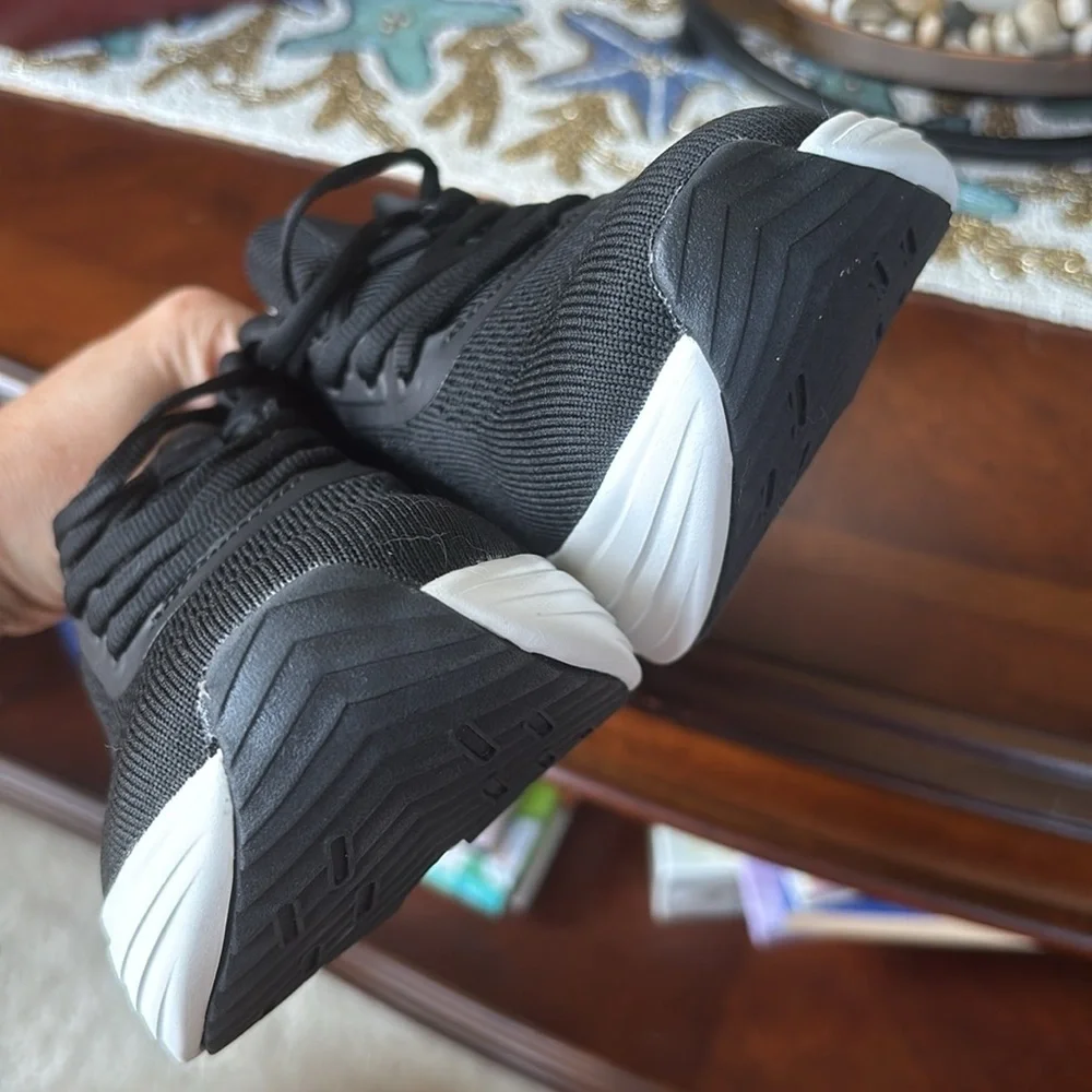 Brand New Cushion Support Sneakers Black White Lightweight Athletic Tennis Shoe